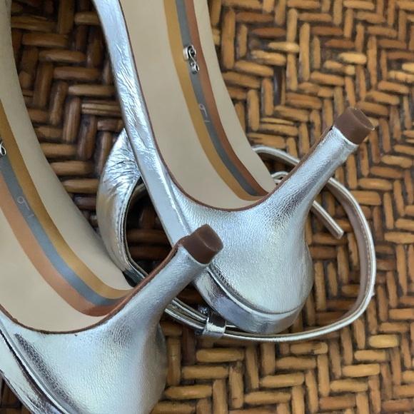 Sam Edelman Silver Rayelle Goatskin Leather Heels - Picture 10 of 16